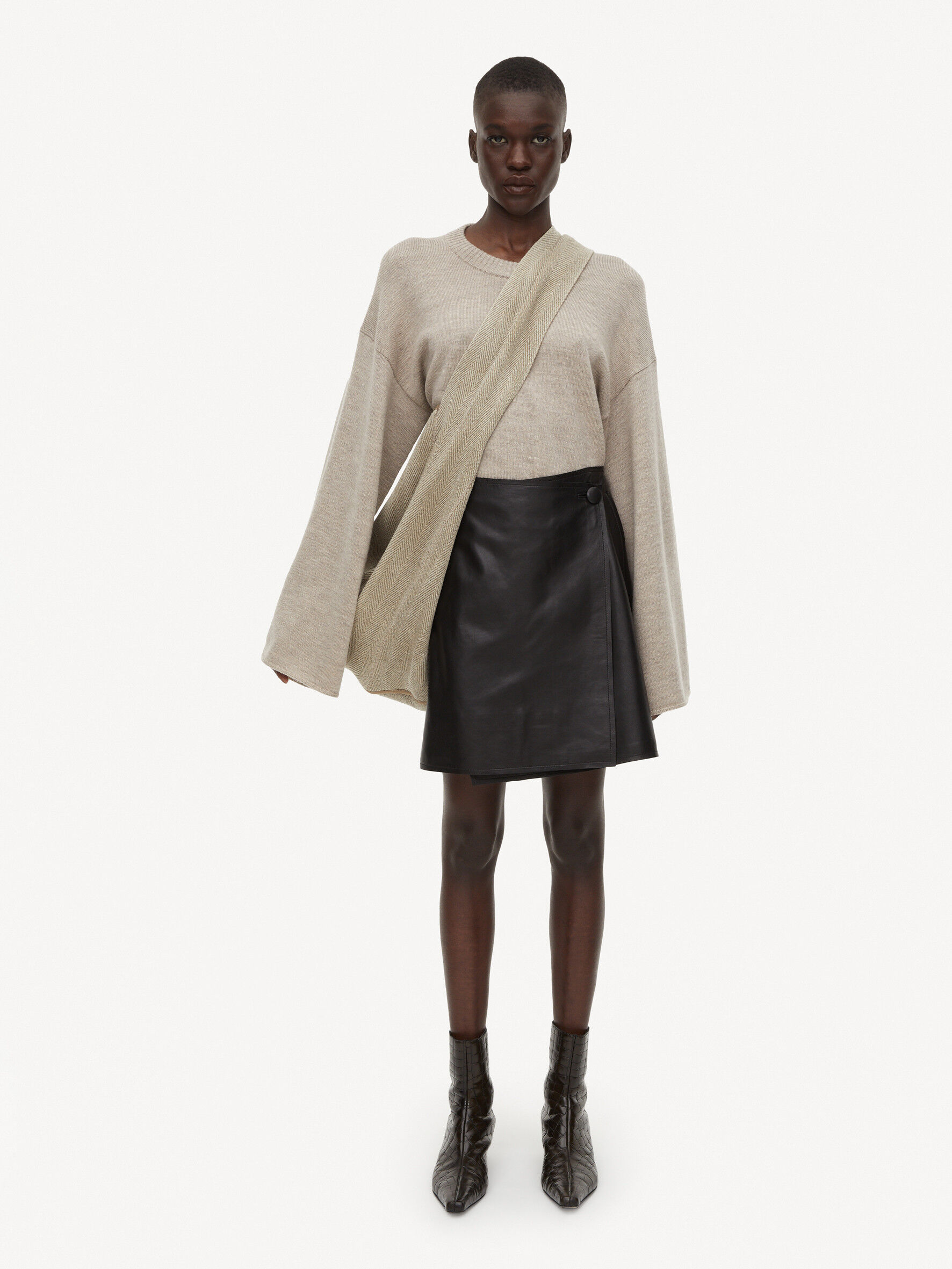 Esmaa leather skirt - Buy Trousers and skirts online